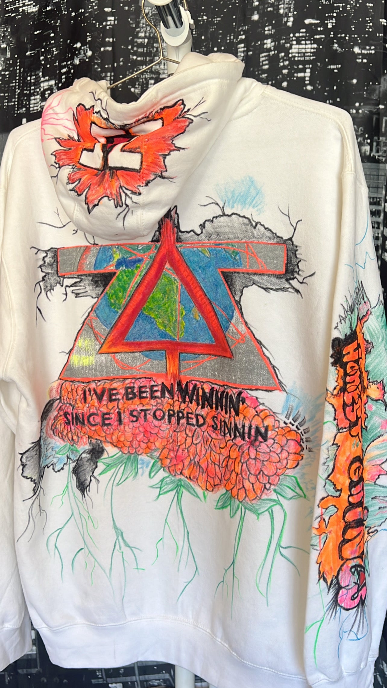 BREAKTHRU BLOOM 004 of 25
HOOD ON FIRE Capsule 002