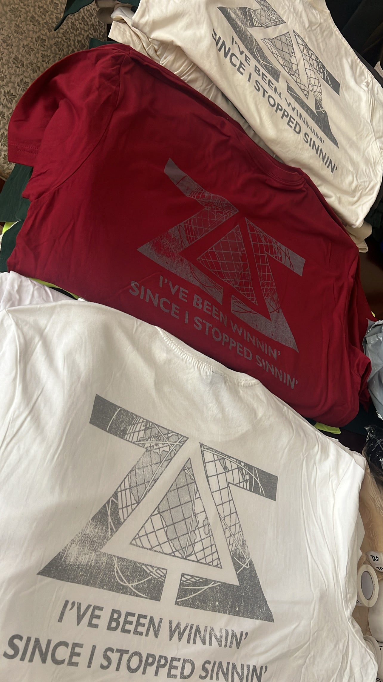 I'VE BEEN WINNIN SINCE I STOPPED SINNIN T-SHIRT'S